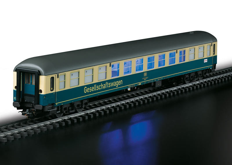 Marklin 43868 HO German Federal Railroad (DB) Type WGmh 824 Entertainment Car