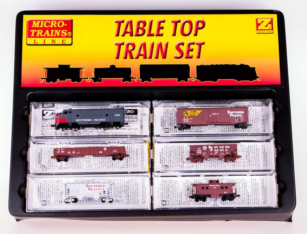 MicroTrains 99403931 Souther Pacific F7 Z Gauge Diesel Freight Train Set