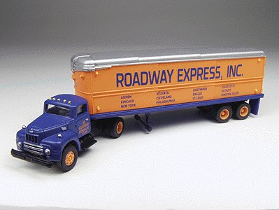 Classic Metal Works 31102 HO Mini Metals Roadway IH R-190 Tractor/Trailer Set