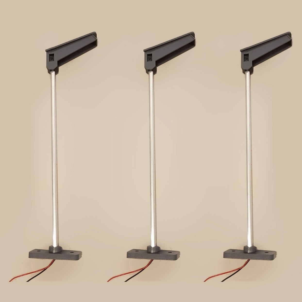 Bachmann 39206 1:32 LED Single Sided Lamp Post (Pack of 3)