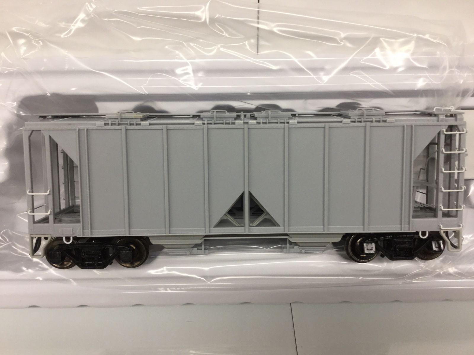 Atlas 3006100 O Undecorated 70 Ton Covered Hopper 2-Rail
