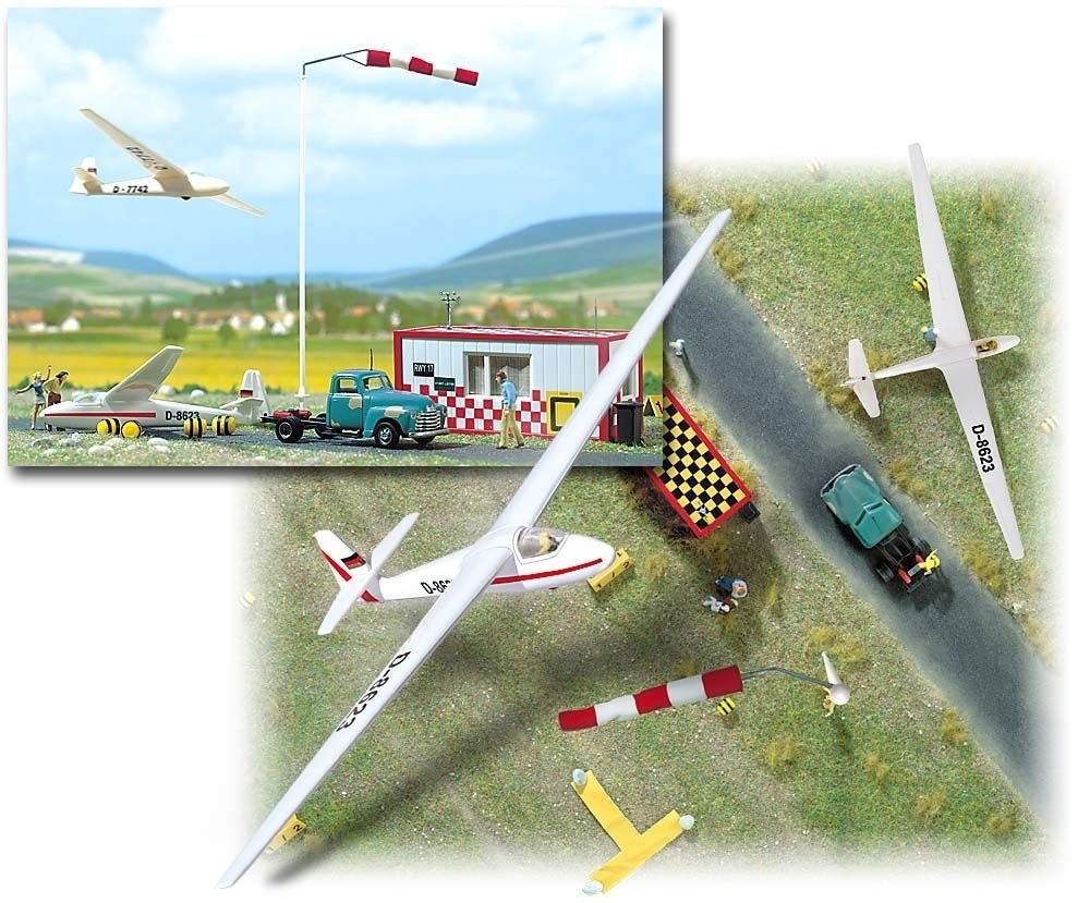 Busch 1050 Glider Field with Accesorries