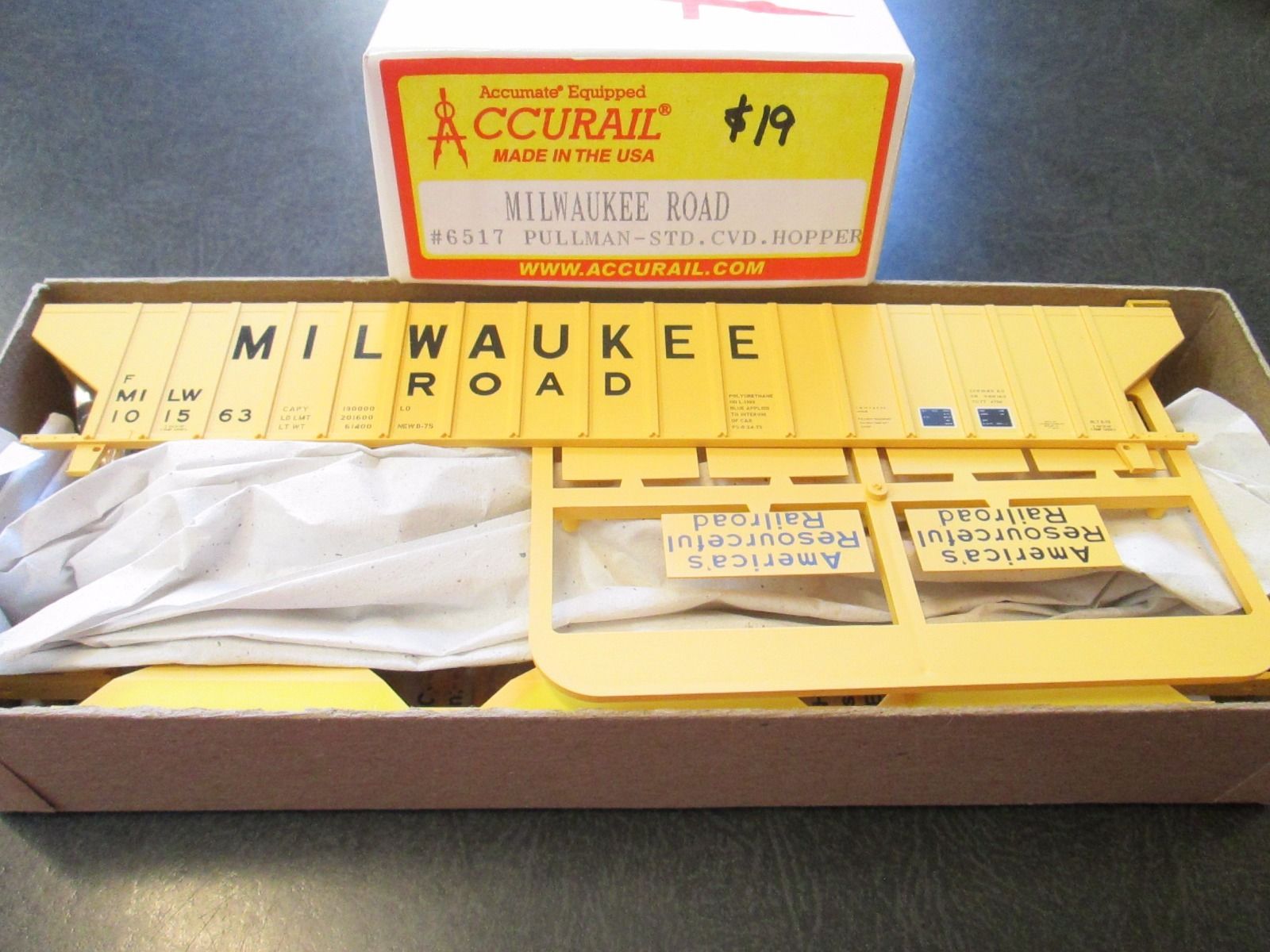 Accurail 6517 HO Milwaukee Pullman-Standard-4750 Grain Hopper Car # 101563 Kit