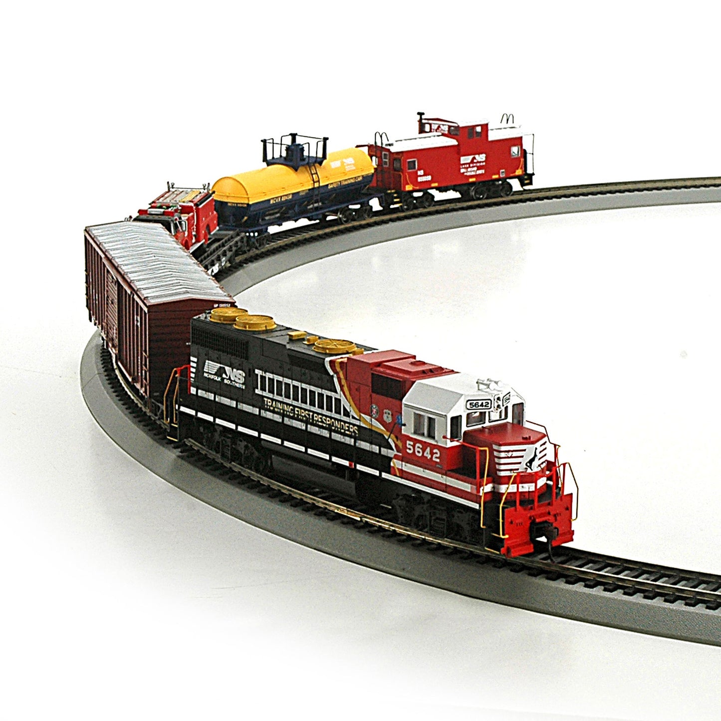 Roundhouse 14264 NS First Responder GP38-2 HO Gauge Diesel Train Set