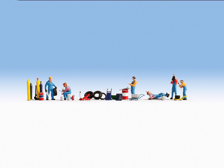 Noch 15109 HO Scale Garage Figures & Accessories