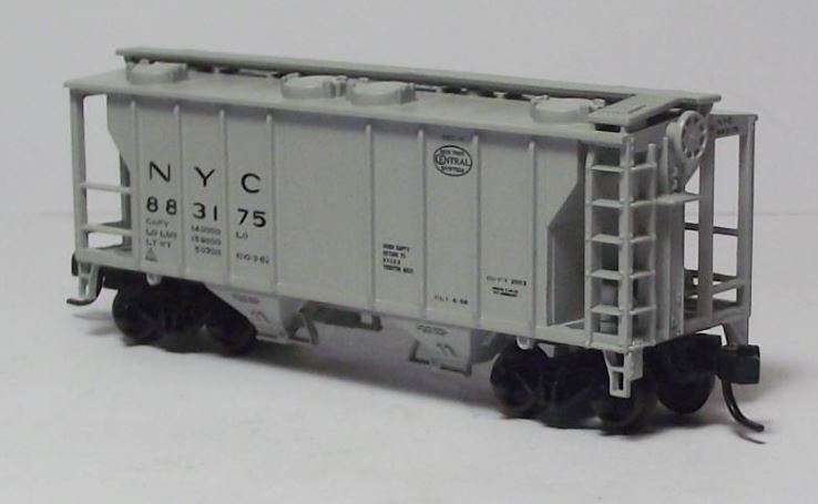 Atlas 50002892 N New York Central PS-2 2-Bay Covered Hopper Car #883175