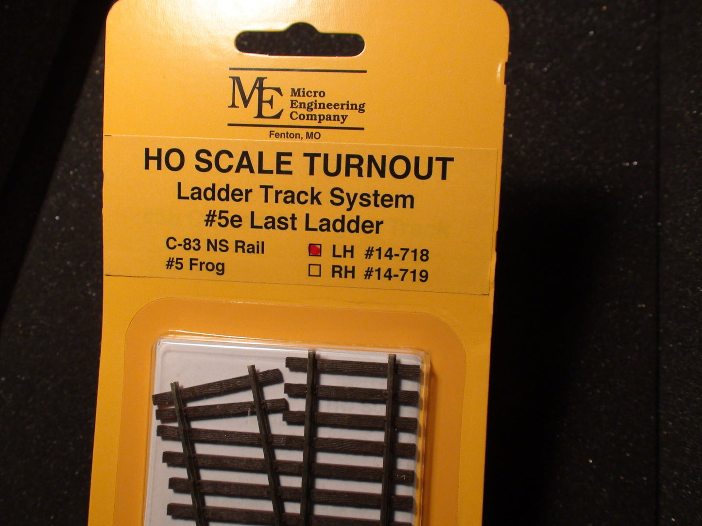 Micro Engineering 14-718 HO Code 83 #5e Ladder Track System Left Hand Turnout
