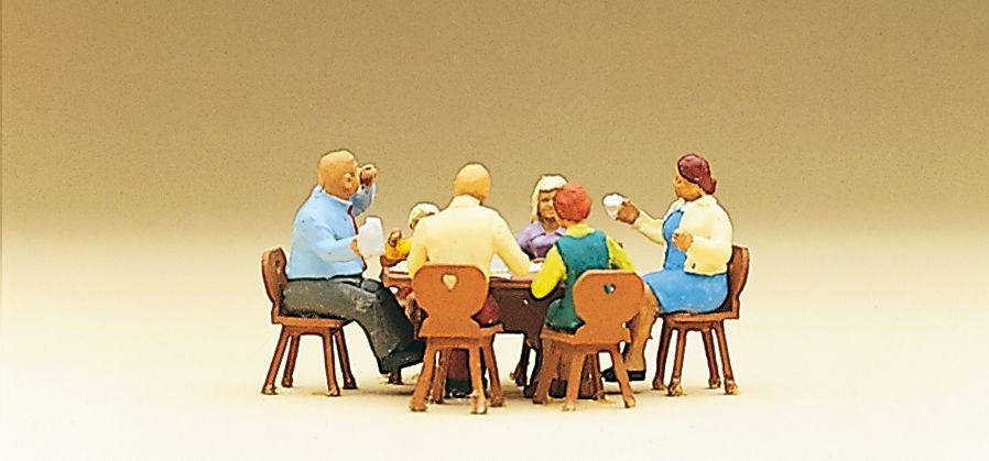 Preiser 10282 HO Family Krause In Garden Restaurant Figures (Set of 6)