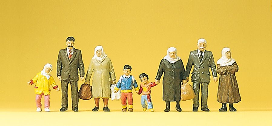 Preiser 10343 HO Passers-by, Turkish w/Headscarve & Children Figures (Set of 6)