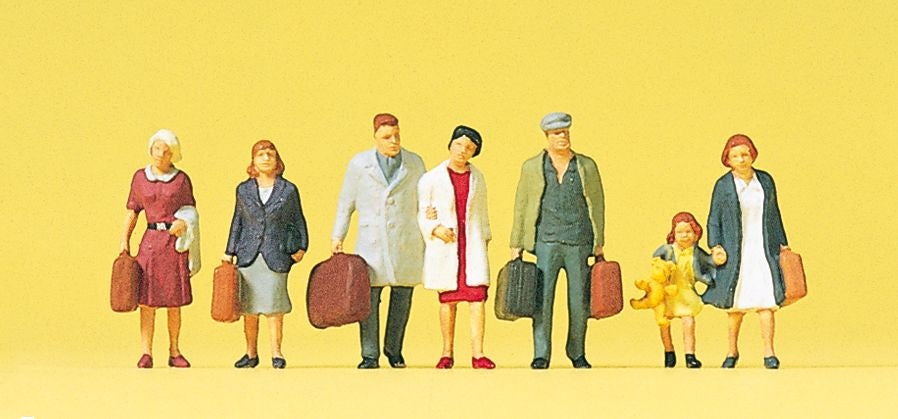Preiser 10505 HO Walking Passengers Figures with Luggage (Set of 7)