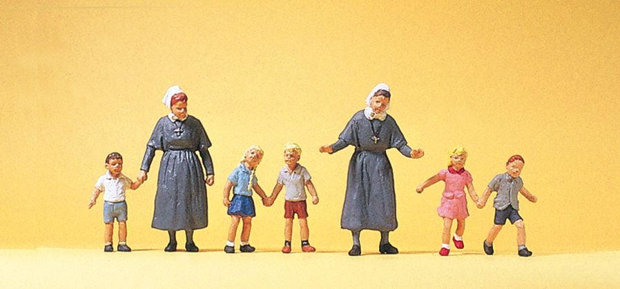 Preiser 10533 HO Protestant Sisters & Children Figures (Set of 7)