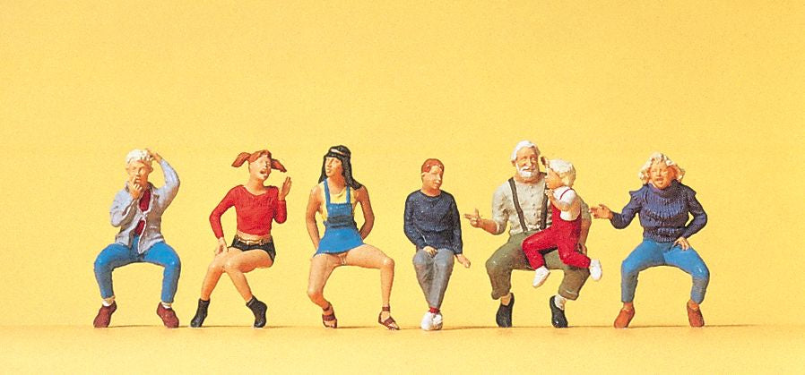Preiser 10536 HO Seated Grandfather & Children Figures (Set of 7)
