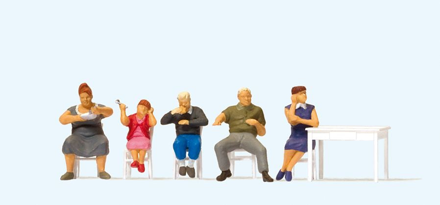 Preiser 10577 HO Seated Diners Figures with Table & Chair (Set of 5)