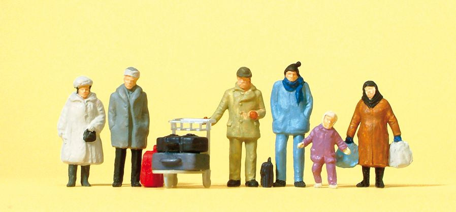 Preiser 14038 HO Travelers in Winter Clothes Figures (Set of 6)
