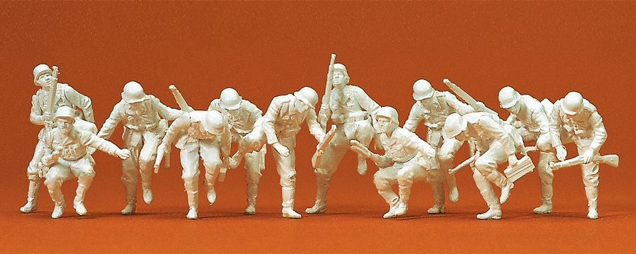 Preiser 16528 HO Infantry Riflemen Getting off the Tank Model Kit (Set of 12)