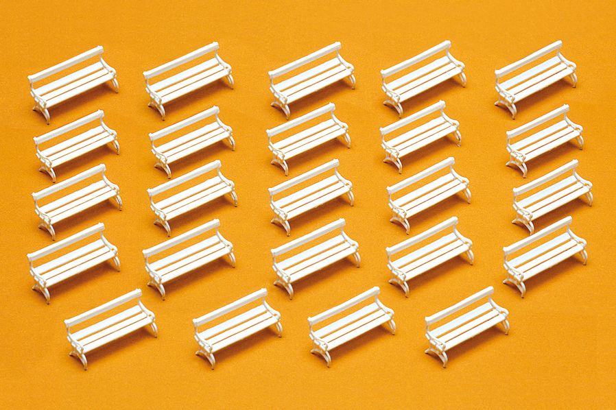 Preiser 17200 HO Unpainted Park Benches Plastic Model Kit (Set of 24)