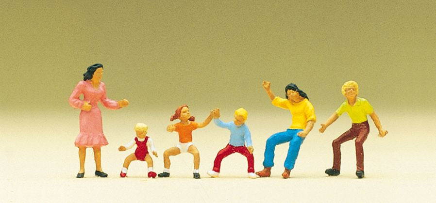 Preiser 24652 HO Merry-Go-Round Riders for Circus / Funfair Figures (Set of 6)