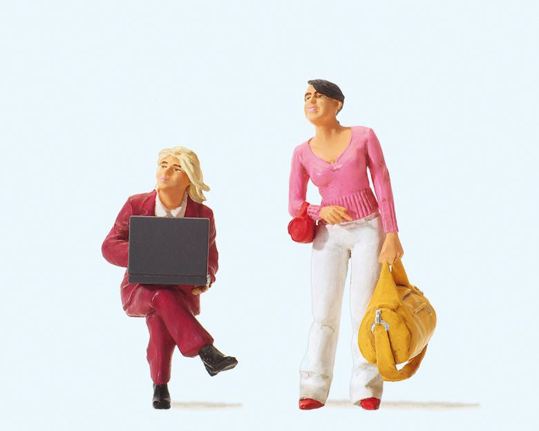 Preiser 44904 G Young Women Figures (Set of 2)