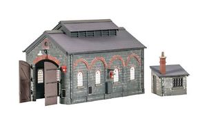 Ratio 522 OO/HO Engine Shed, Inc. Hut Building Kit