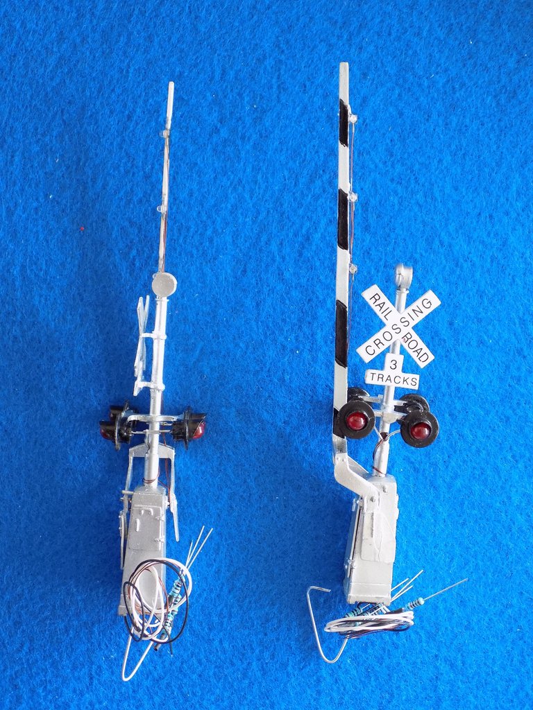 NJ International 3163 O Black & White Crossing Gate Flasher Signals (Set of 2)