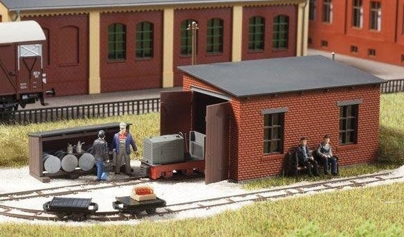 Walthers 949-3014 HO Engine House & Refueling Facility Light Industrial Rail Kit