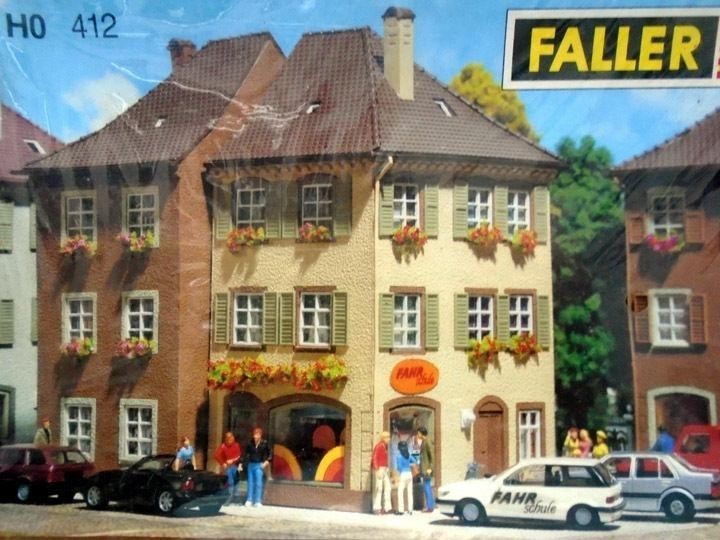 Faller 412 HO Fahrinsland Drivng School Building Kit