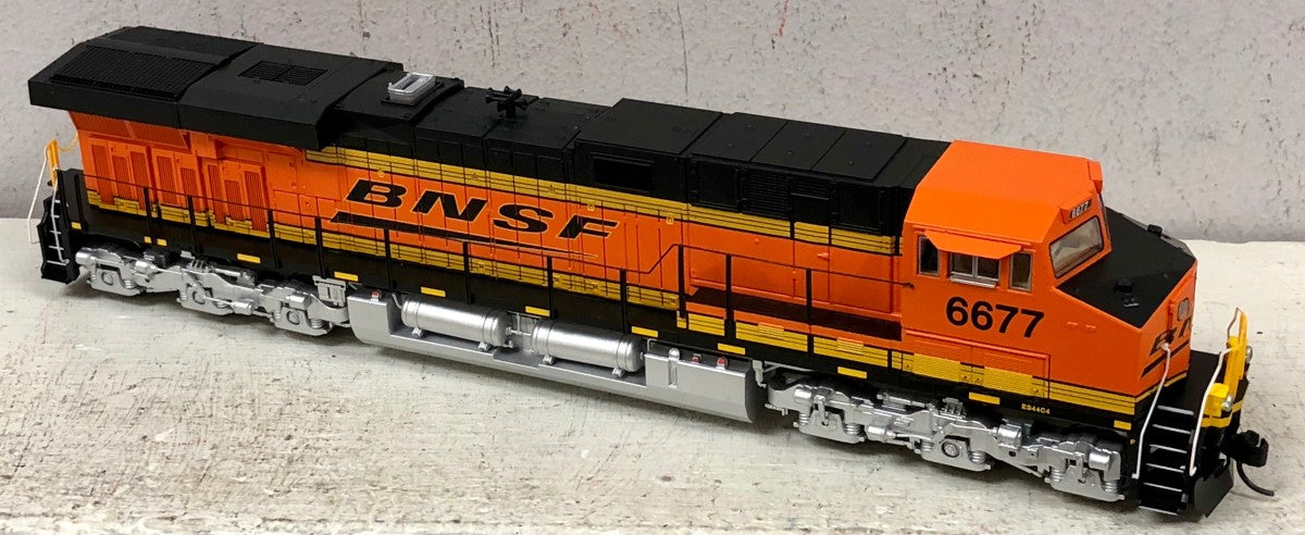 Walthers 910-10151 HO BNSF GE ES44C4 Evolution Series GEVO Standard DC #6677