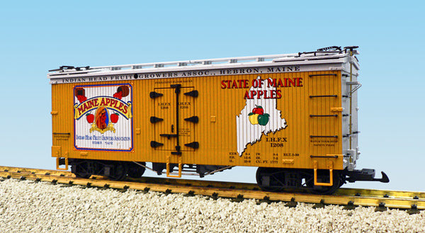 USA Trains R16359 G Maine Apples U.S. Refrigerator Cars (Yellow/Silver)