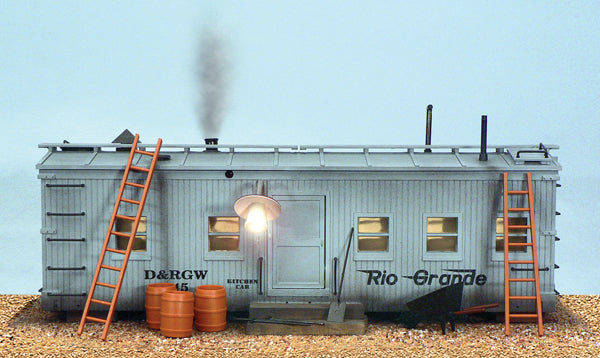 USA Trains R1940 G Roadside Shanty with Smoking Chimney and Lights