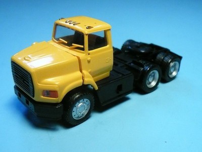 Promotex 15241 HO Herpa Yellow Ford L-9000 Short Body Truck