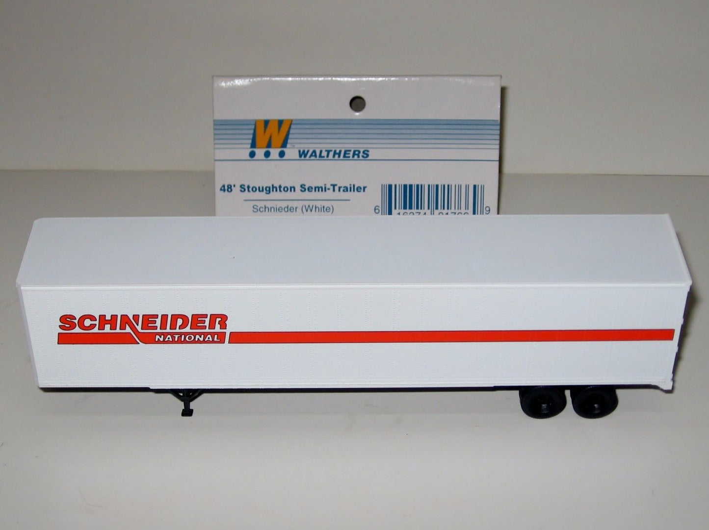 Walthers 933-1906 HO Schneider National 48'' Stoughton Trailer Kit