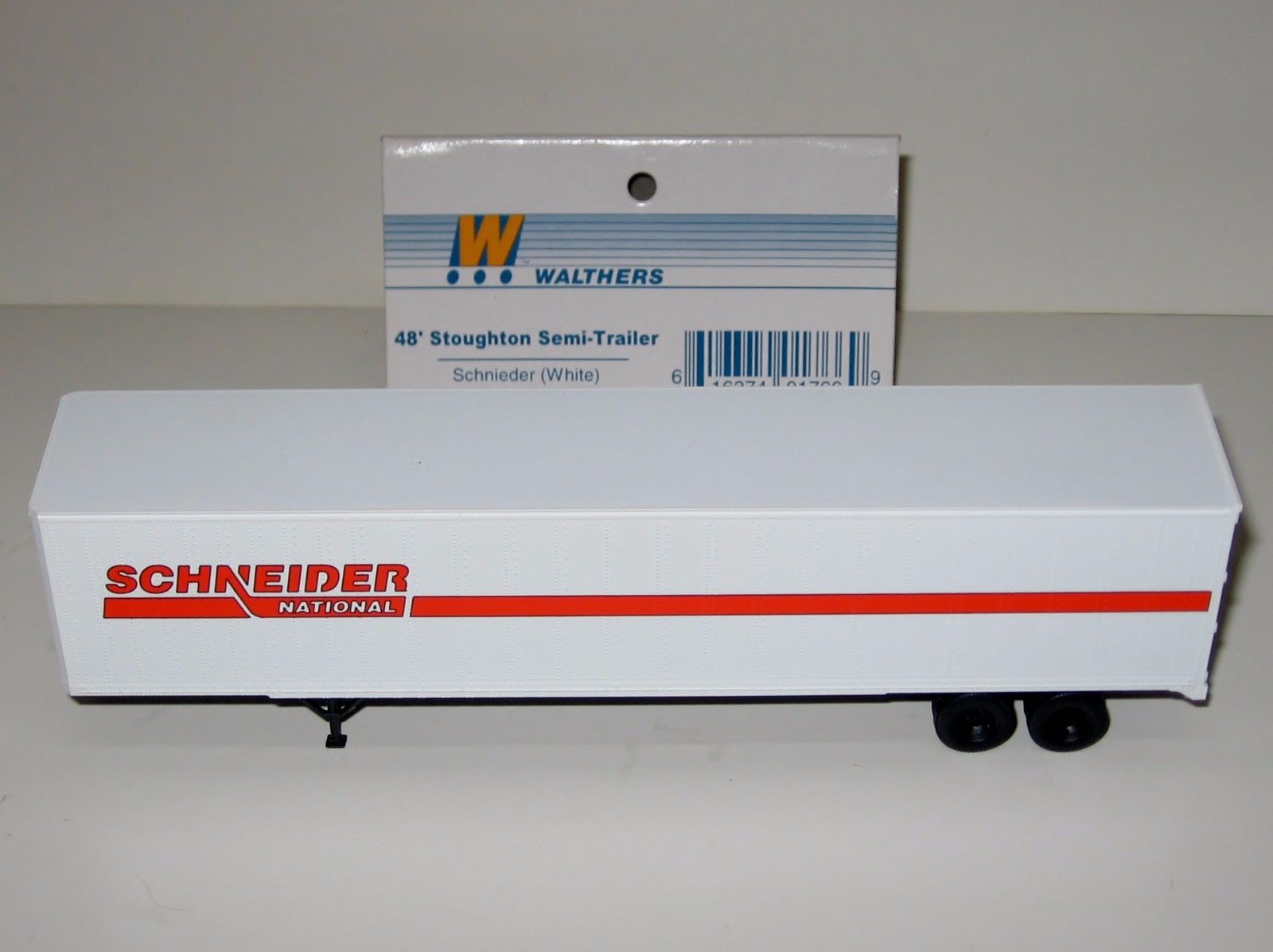 Walthers 933-1906 HO Schneider National 48'' Stoughton Trailer Kit