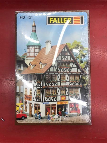 Faller 421 HO Scale Townhouse With Passage Building Kit – Trainz