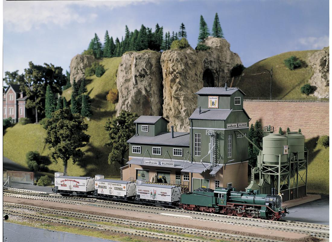 Piko 61113 HO Billinger's Co-Op Storage Building Kit