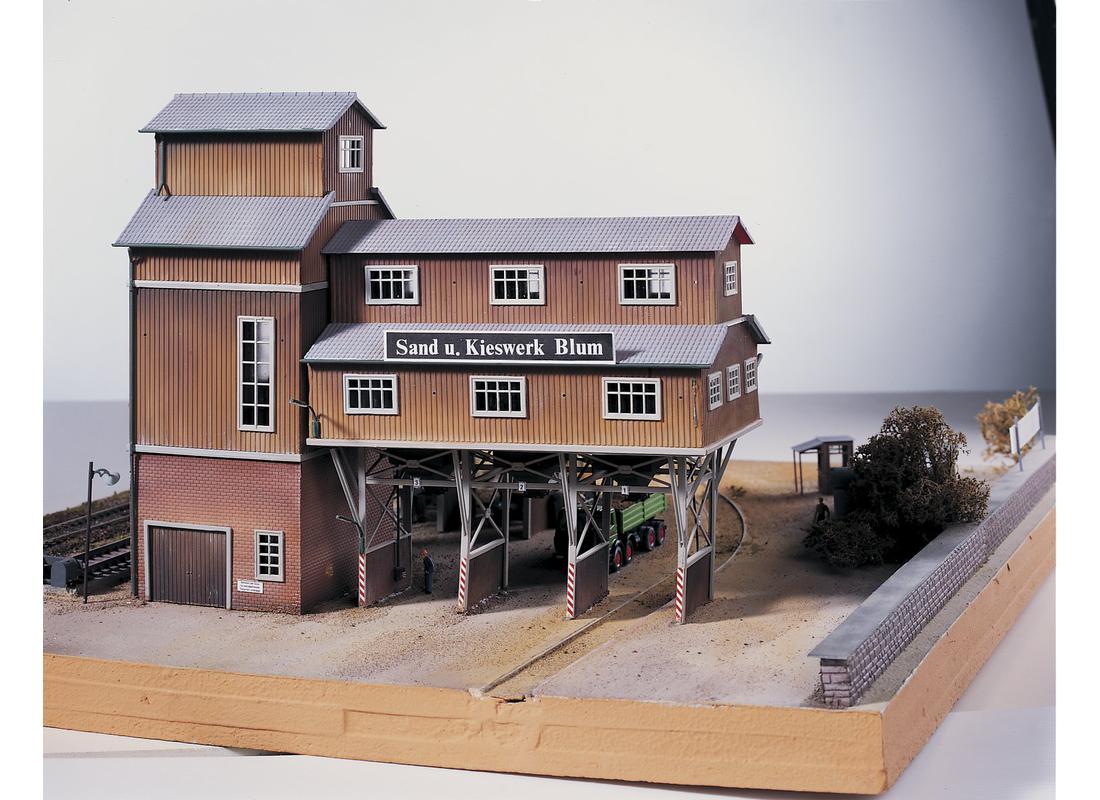 Piko 61123 HO Sand Works Loading Bridge
