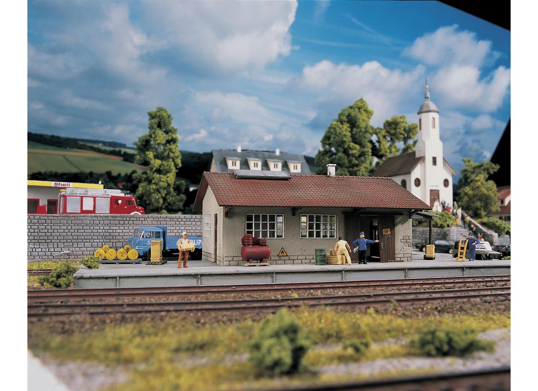 Piko 61824 HO Burgstein Goods Depot