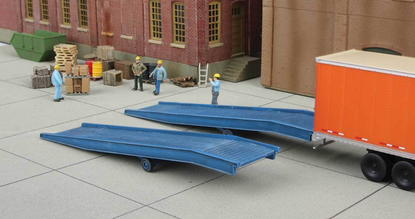 Walthers 933-4130 HO Loading Ramps Kit (Pack of 2)