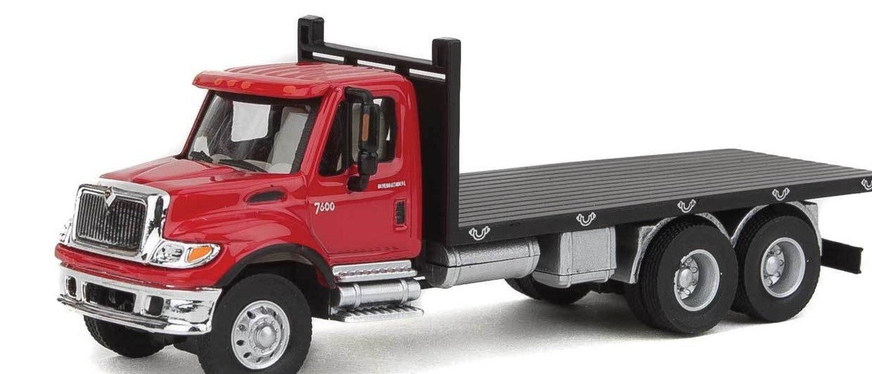 Walthers 949-11652 HO Assembled Red International 7600 3-Axle Flatbed Truck
