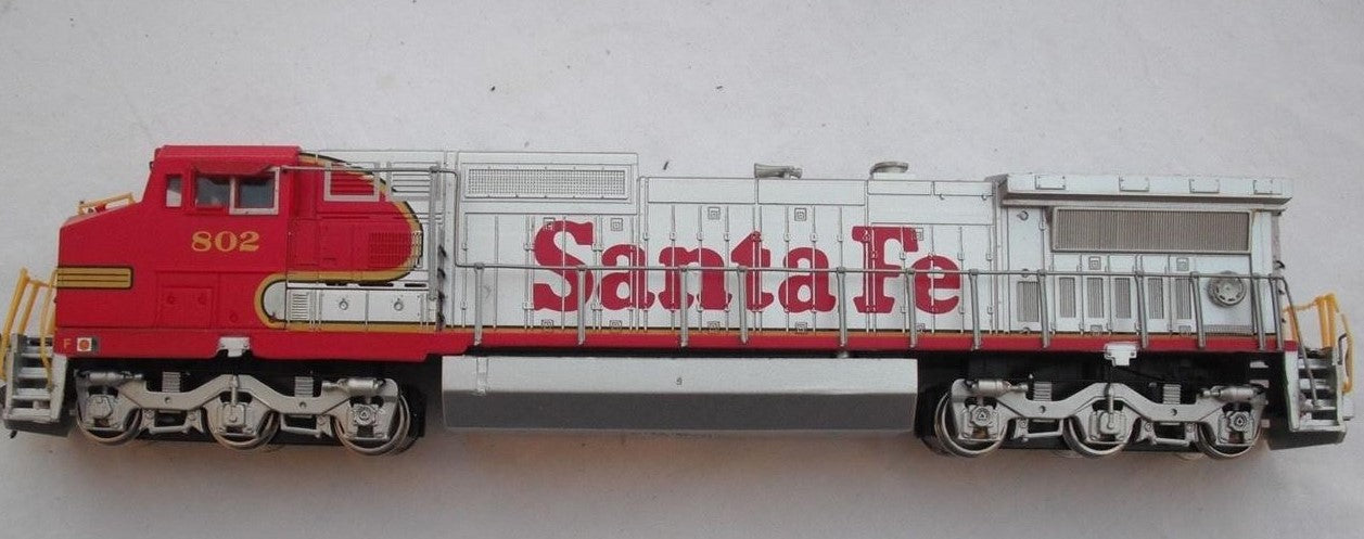 Spectrum 86005 HO Scale Santa Fe GE Dash 8-40CW Diesel Locomotive #804