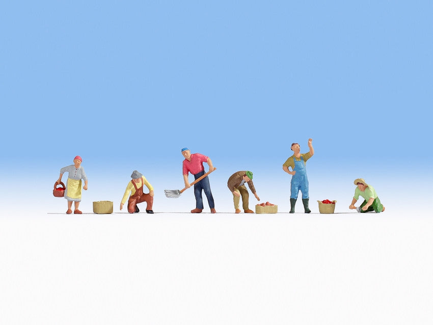 Noch 15613 HO Harvesters Figures (Set of 6)