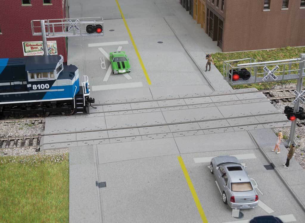 Walthers 933-4121 HO Modern Concrete Grade Crossing Kit