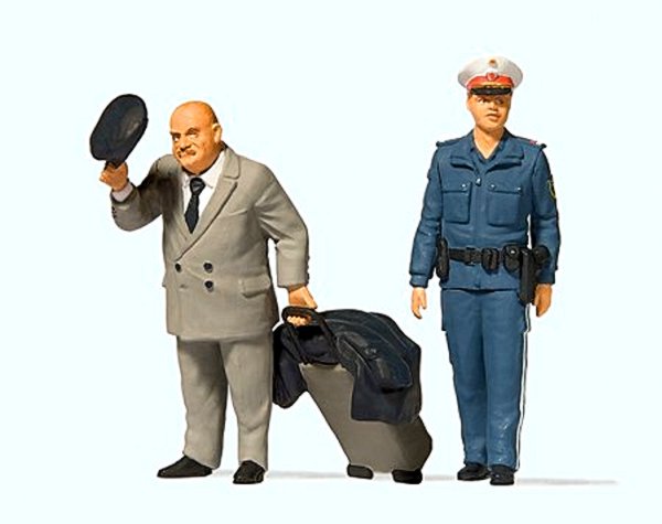 Preiser 44915 G Austria Traveller and Female Police Officer Figures (Set of 2)