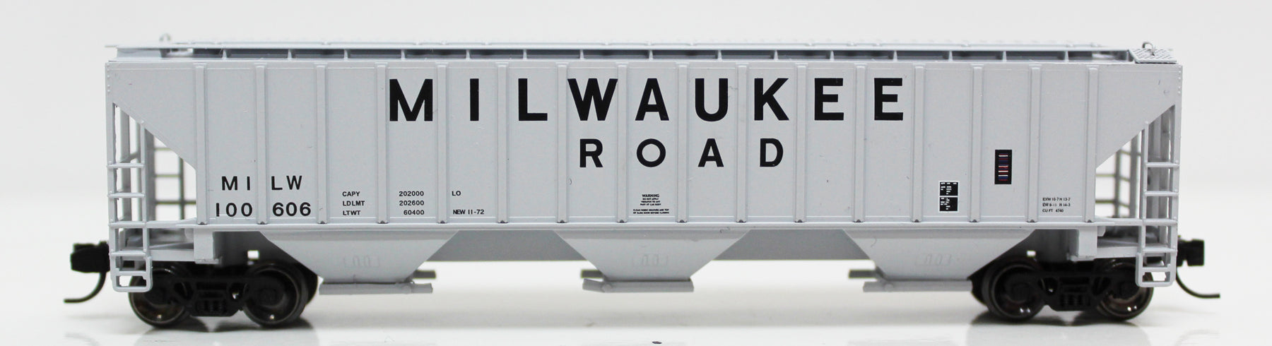 Fox Valley Models 85209-3 N Milwaukee 4740 Cuft 3 Bay Covered Hopper #100645