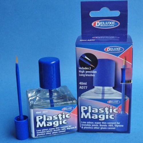 Deluxe Materials AD77 40 ML Plastic Magic with 2 Brushes