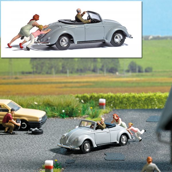 Busch 7823 HO Push Start with Volkswagen Beetle Convertible & 3 Figures Scene