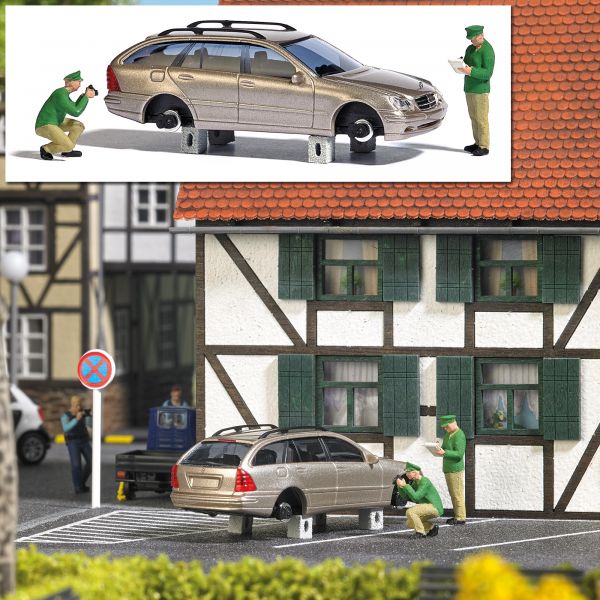 Busch 7828 HO Wheel Theft Miniature Scene