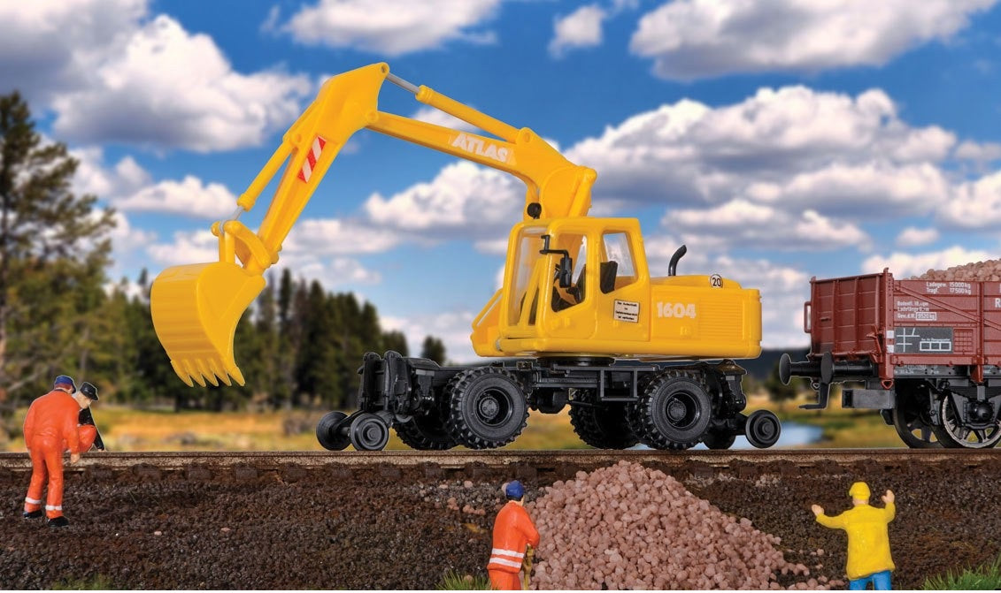 Walthers 949-11014 HO Scale SceneMaster Hi-Rail Excavator Plastic Kit