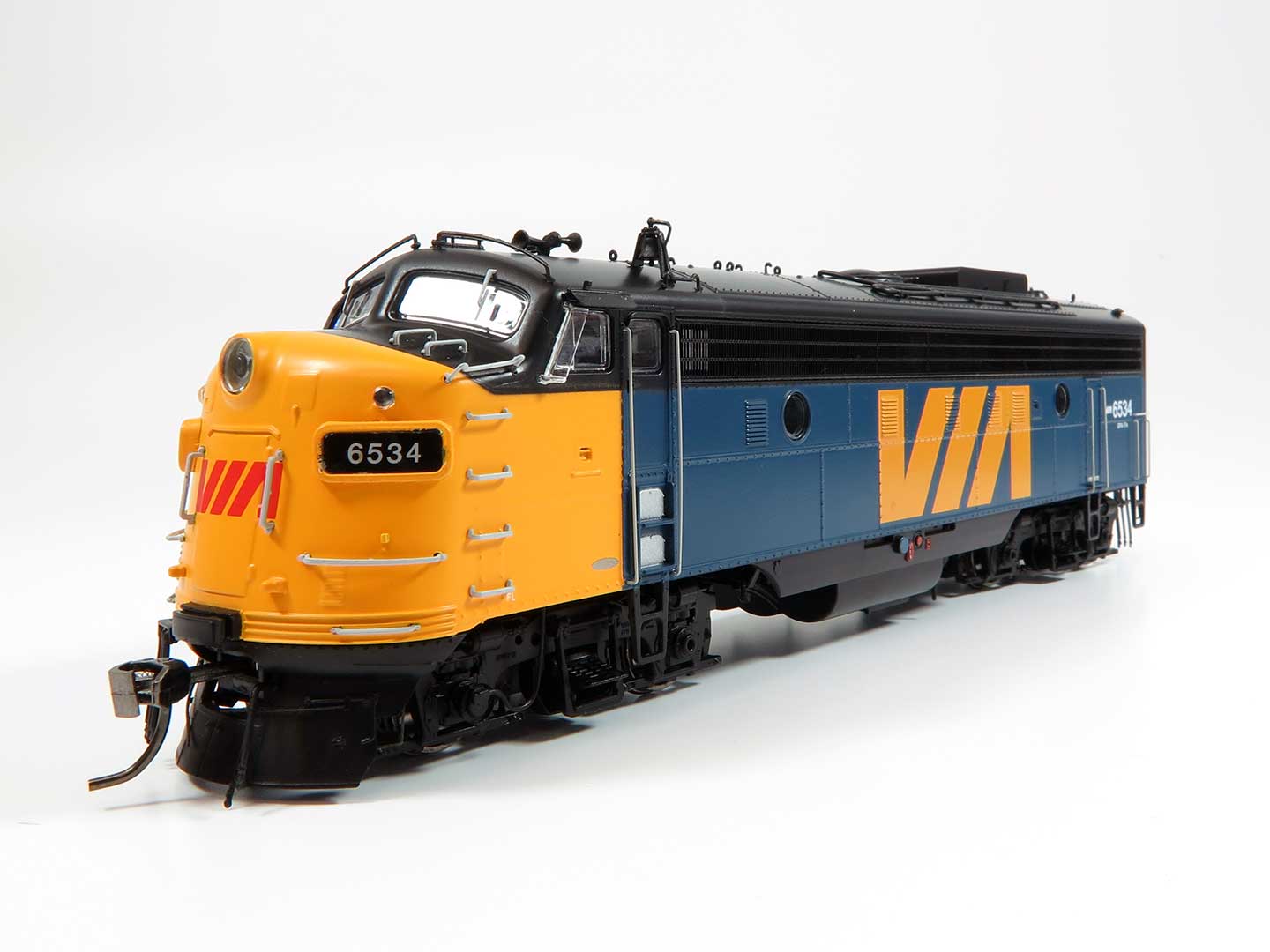 Rapido Trains 220578 HO VIA Rail FP9A Diesel Locomotive #6534