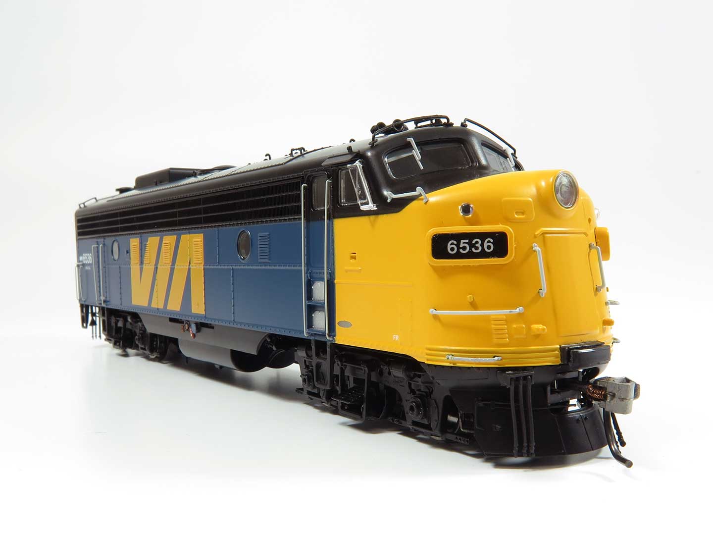 Rapido Trains 220579 HO VIA Rail FP9A Diesel Locomotive #6536