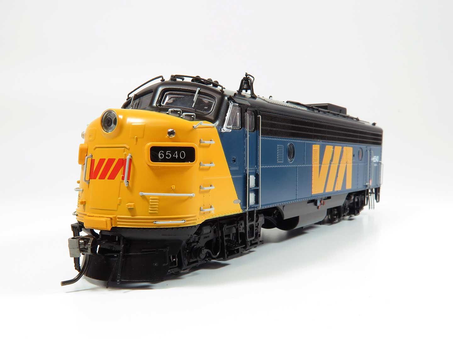 Rapido Trains 220580 HO VIA Rail GMD FP9A Diesel Locomotive #6540